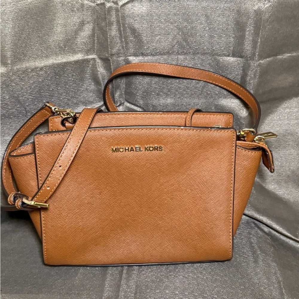 Michael Kors Brown Leather Shoulder Bag - Picture 2 of 8